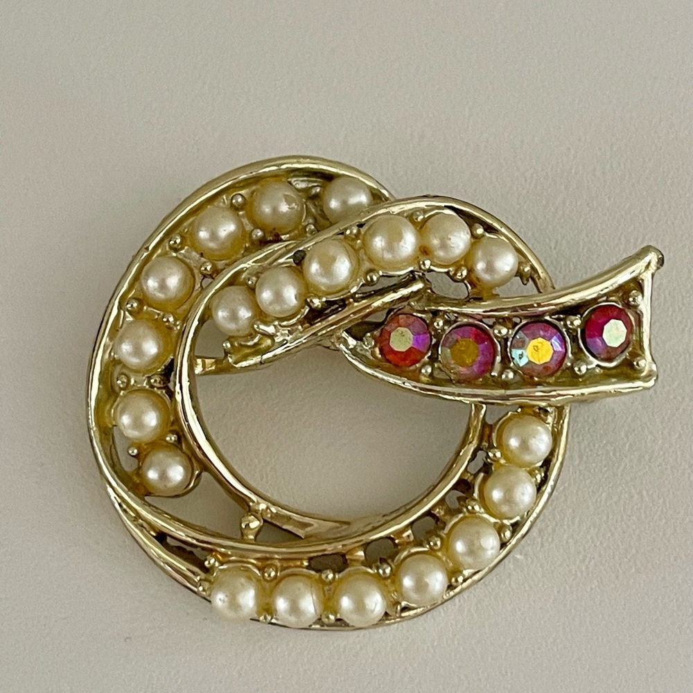 Vintage Gold Tone Faux Pearl Brooch with Aurora Iridescent Rhinestones